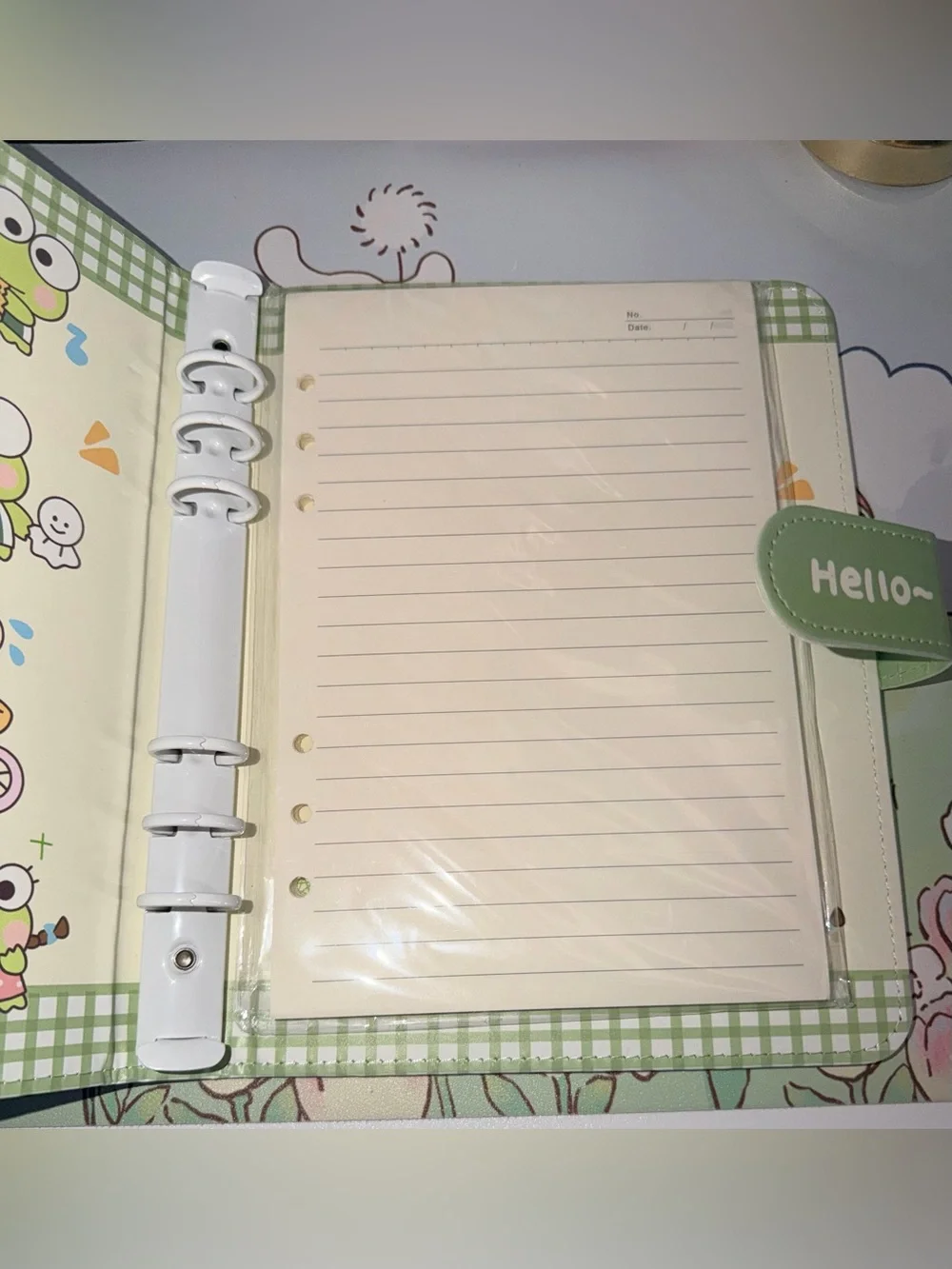🐸NWOT Keroppi 6 ring padded binder with magnetic snap closure